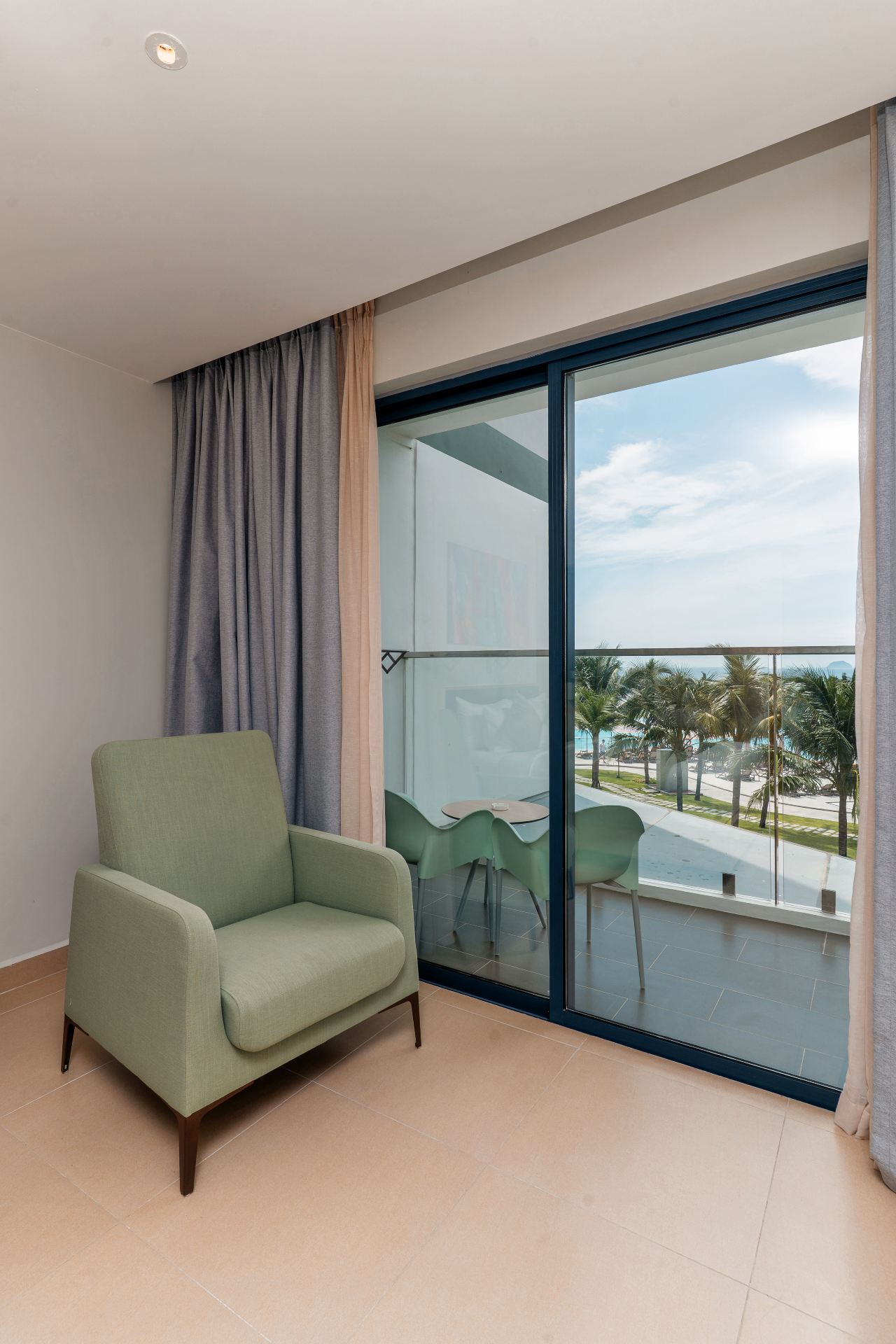 Deluxe King Room - 4