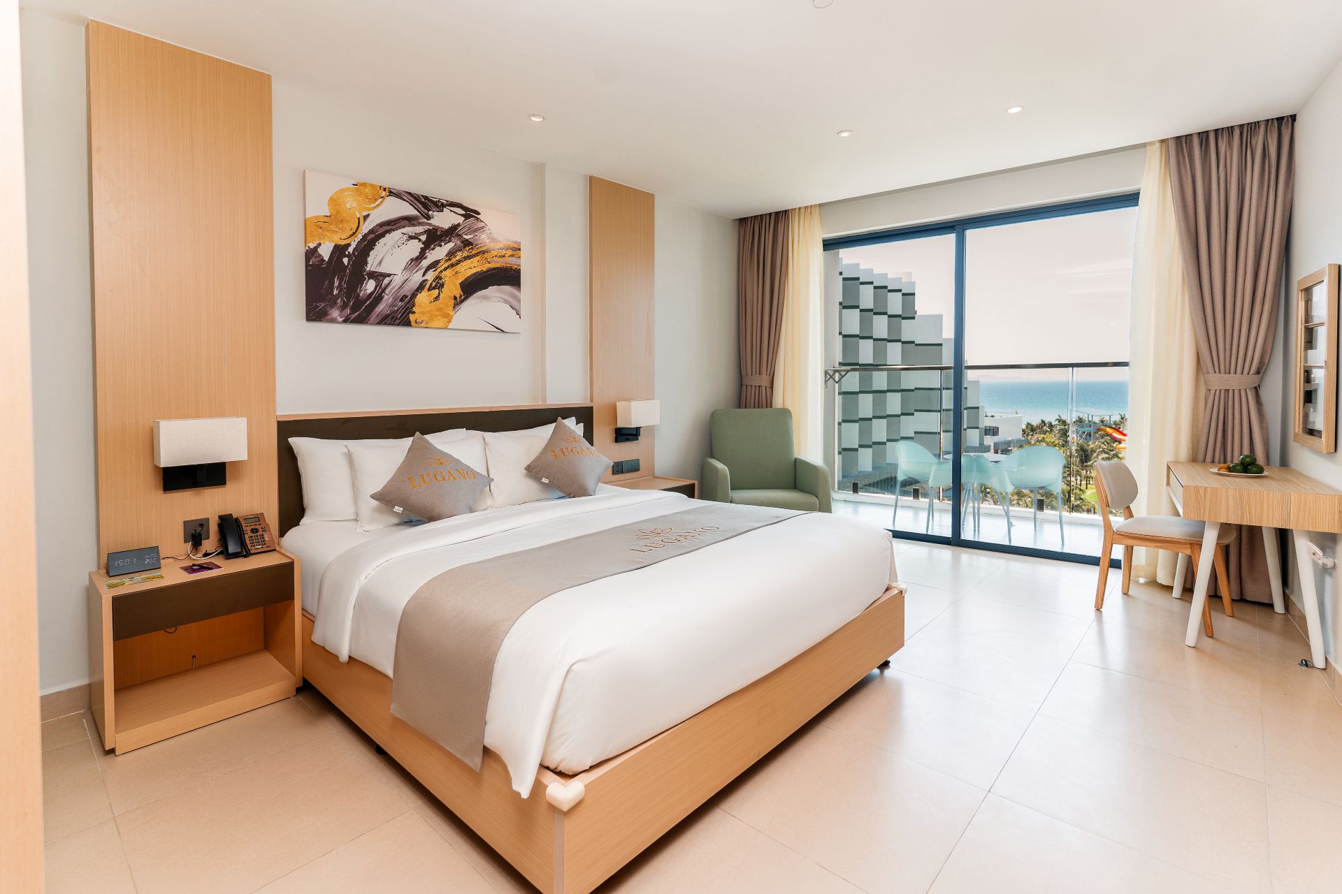 Deluxe Partial Sea View King