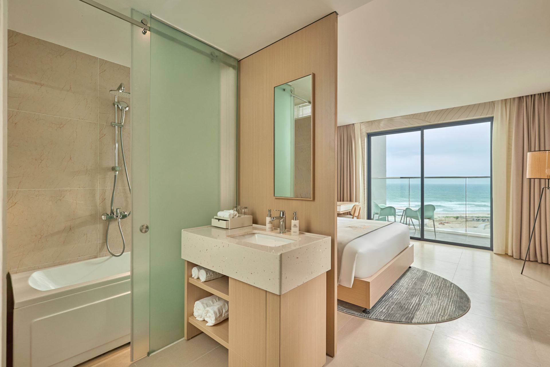 Deluxe Sea View King Bed - 5