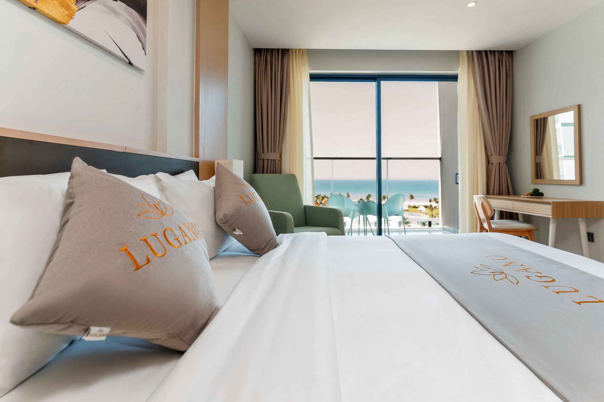 Deluxe Sea View King Bed - 3