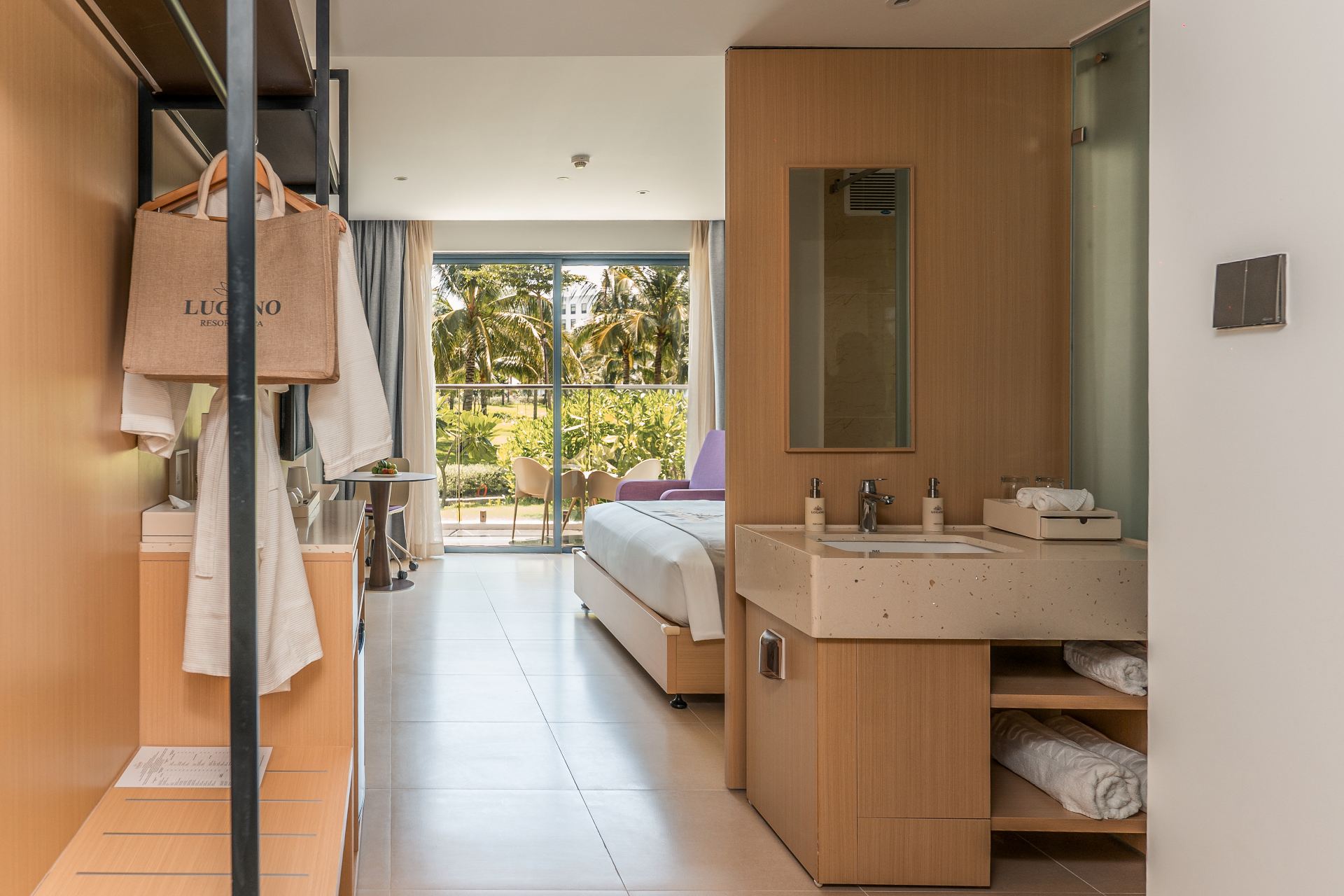 Superior Room - King or Twin Bed - 4