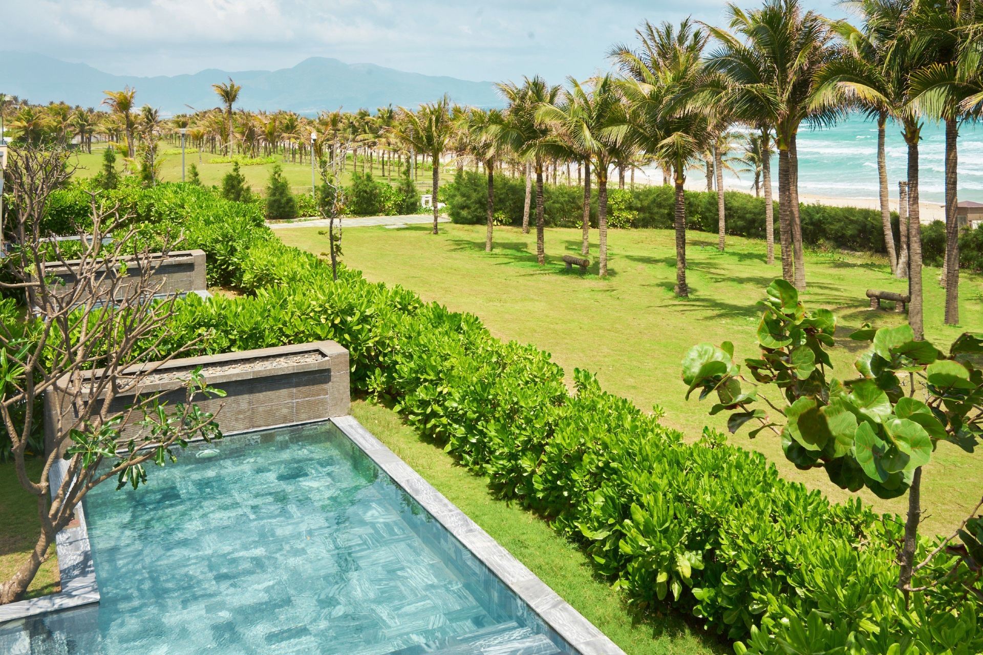 Three Bedrooms Villa with Sea Front with Pool