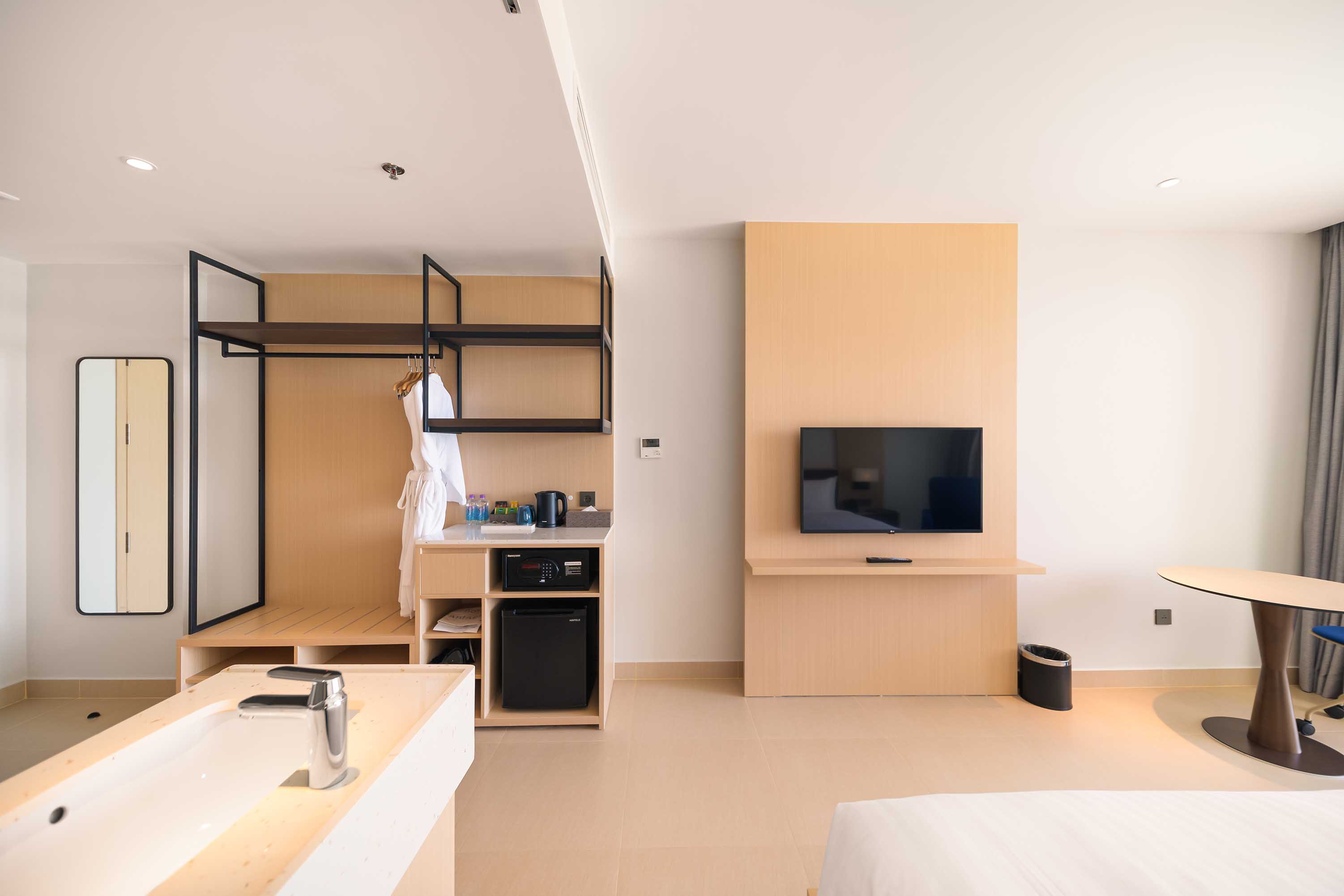 PREMIER TWIN OCEAN FRONT - 4