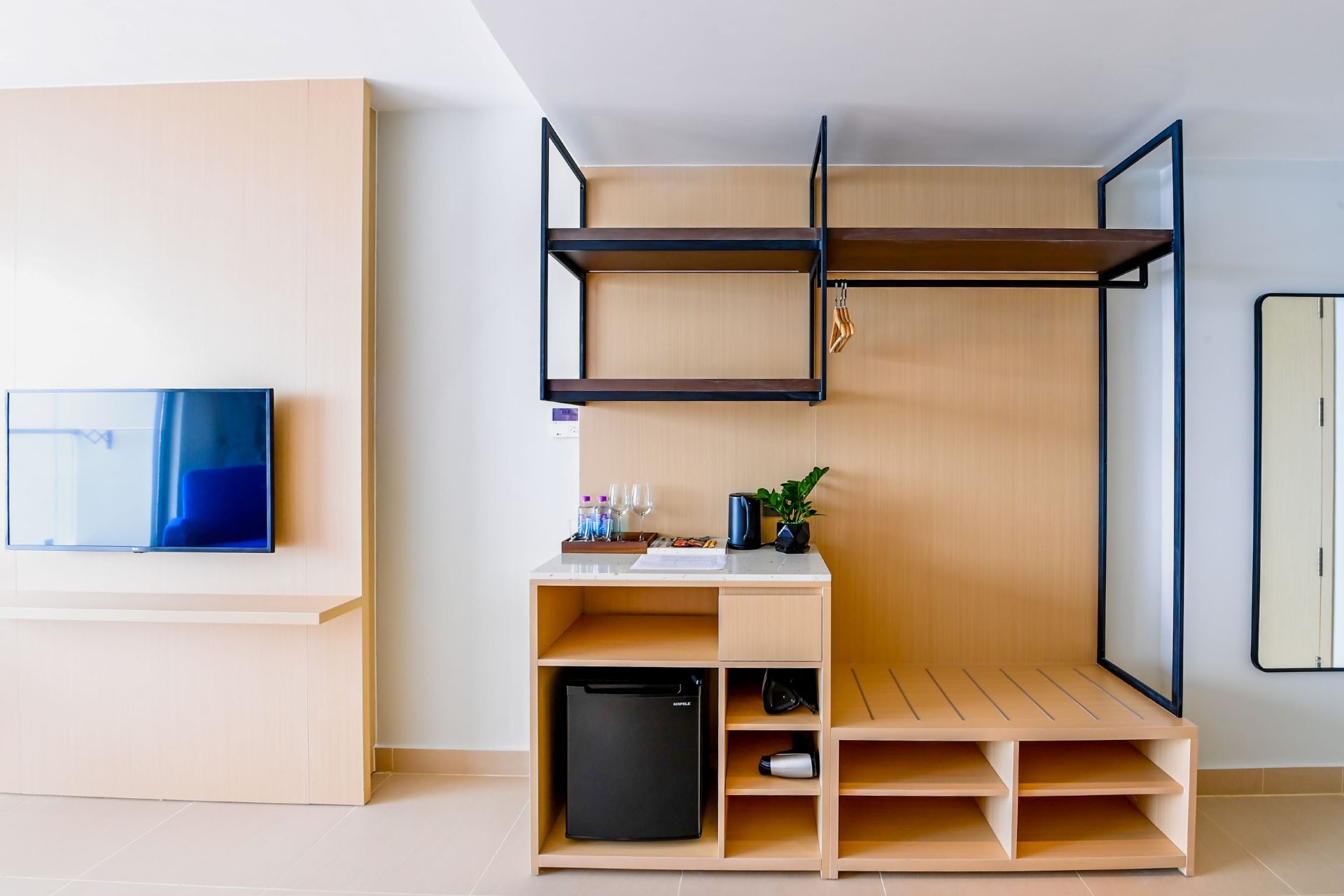 SUITE ONE- BEDROOM - 6