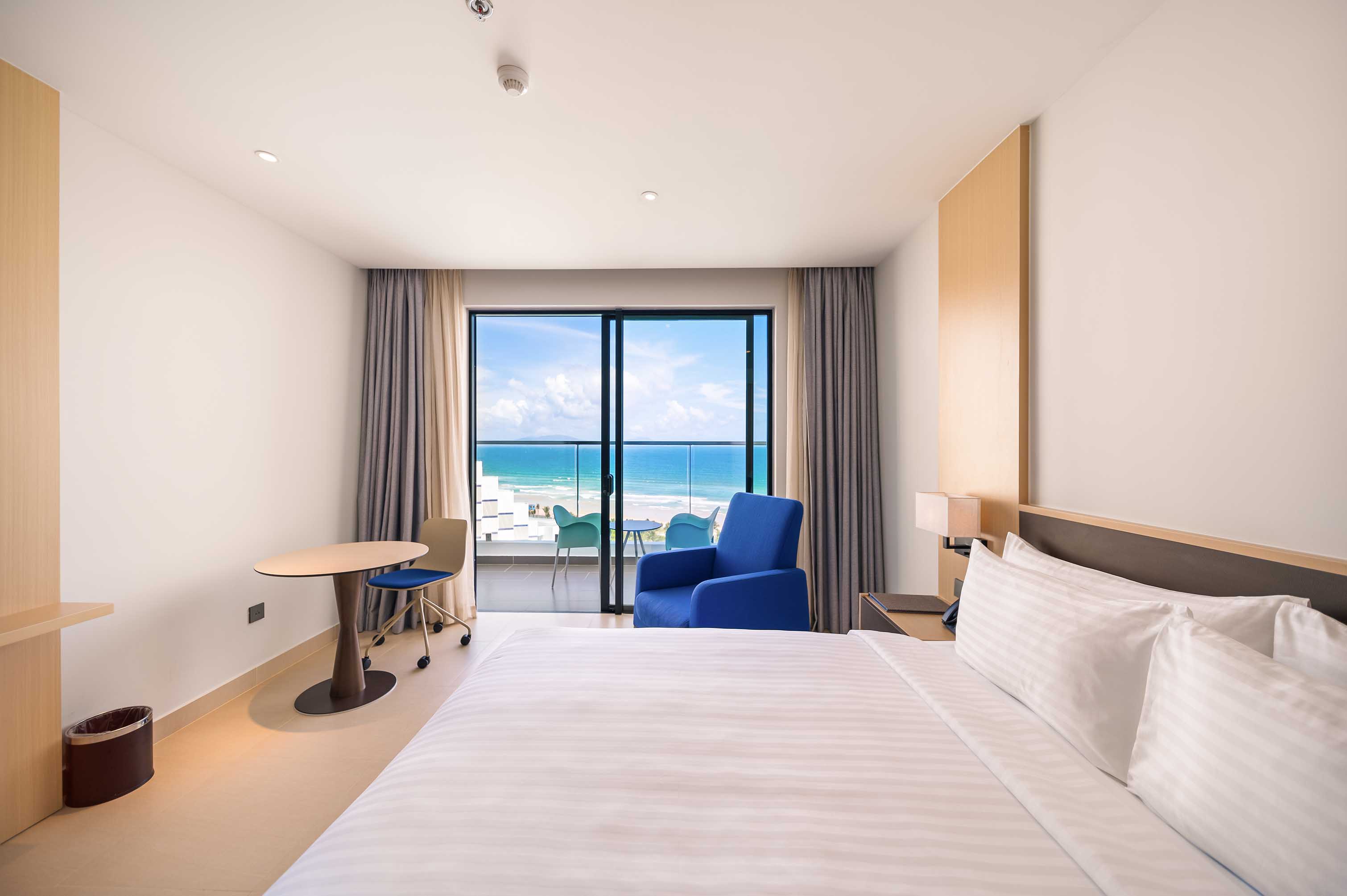 PREMIER KING OCEAN FRONT - 3