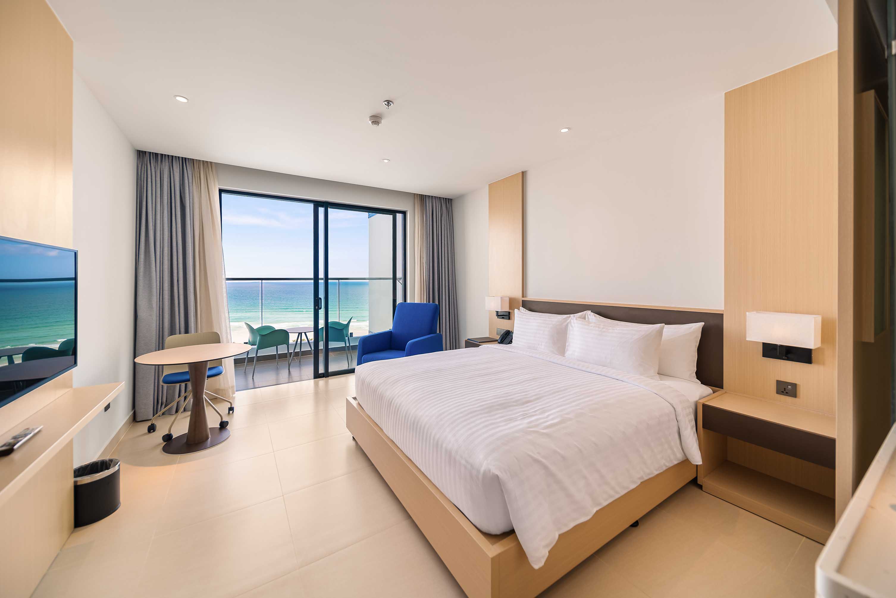 PREMIER KING OCEAN FRONT