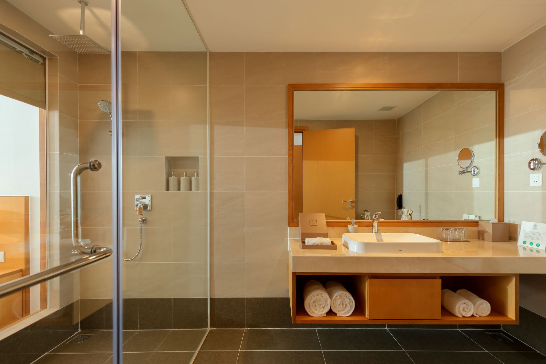 Premier Deluxe Double Room With Balcony - 4
