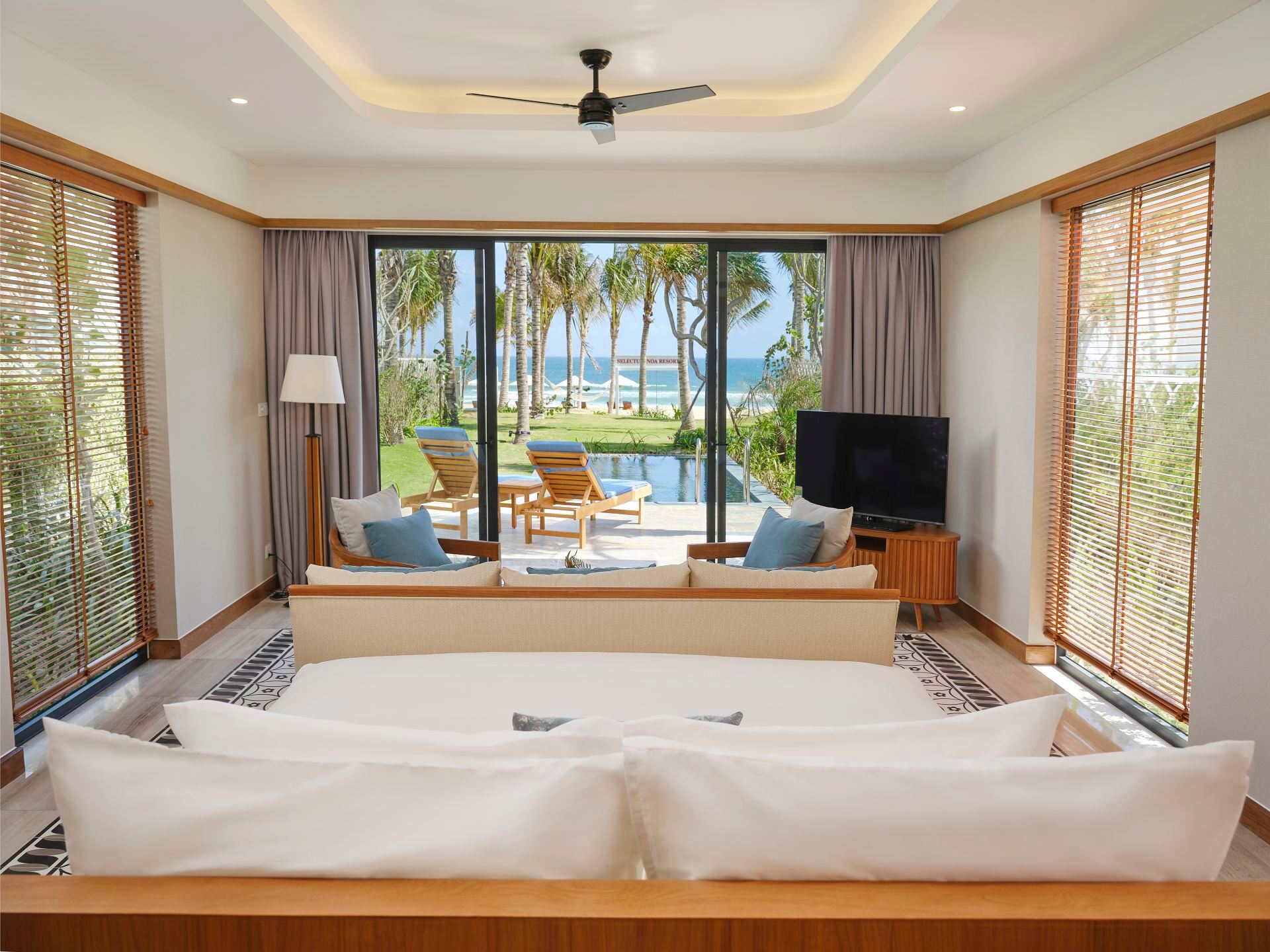 Noa Signature Room