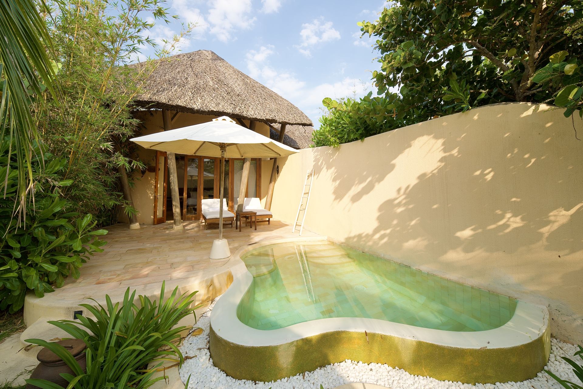 One-Bedroom Pool Villa with 2 Single Beds