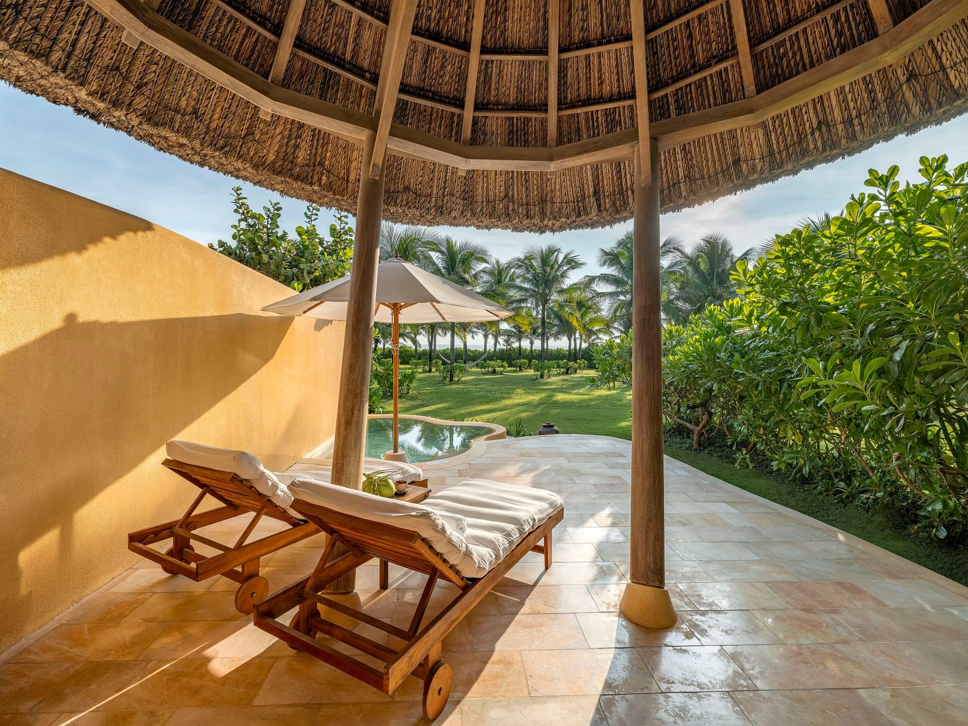 Beach Front One-Bedroom Pool Villa Twin - 4