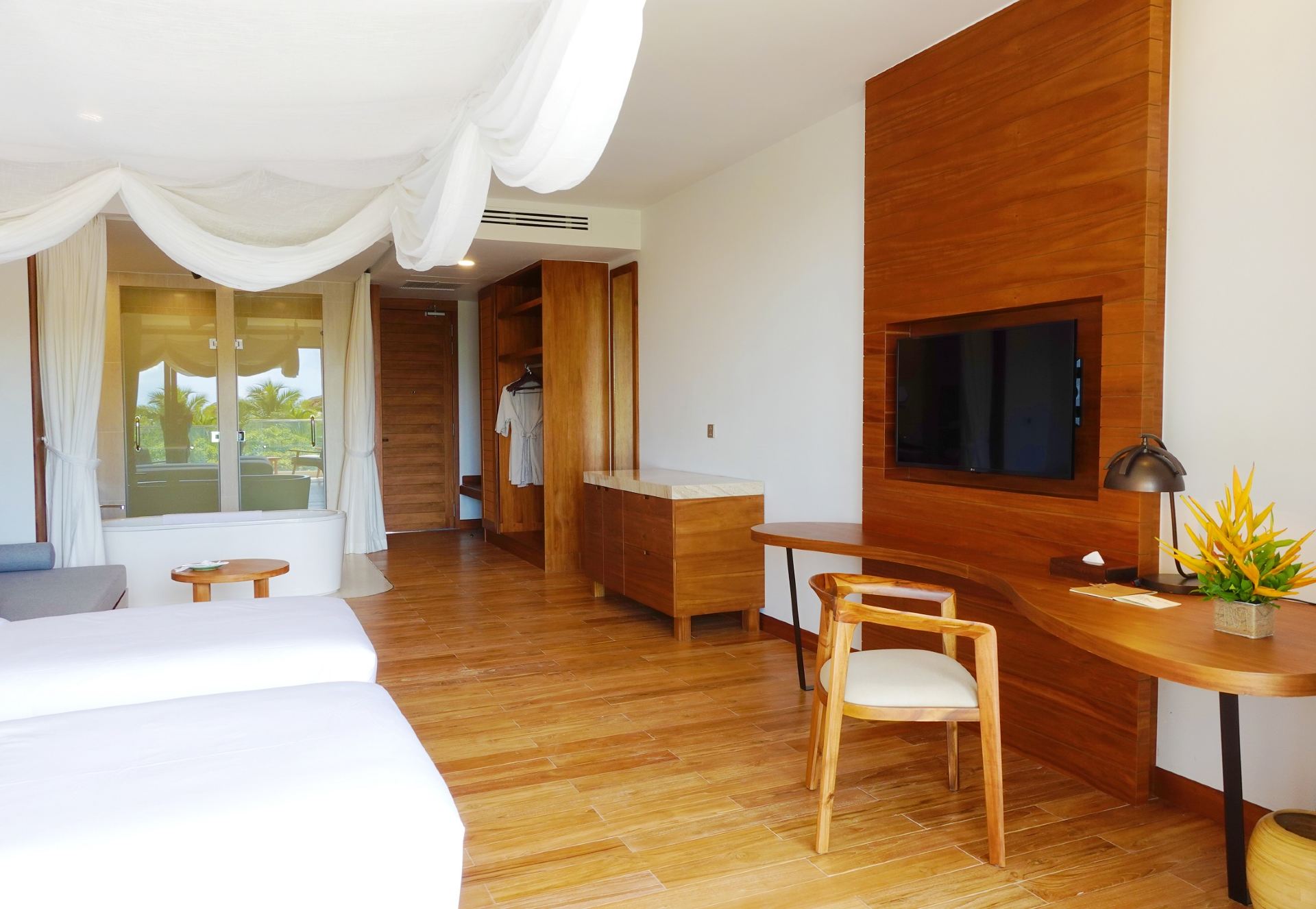 Sea View Deluxe with 2 Single Beds - 6