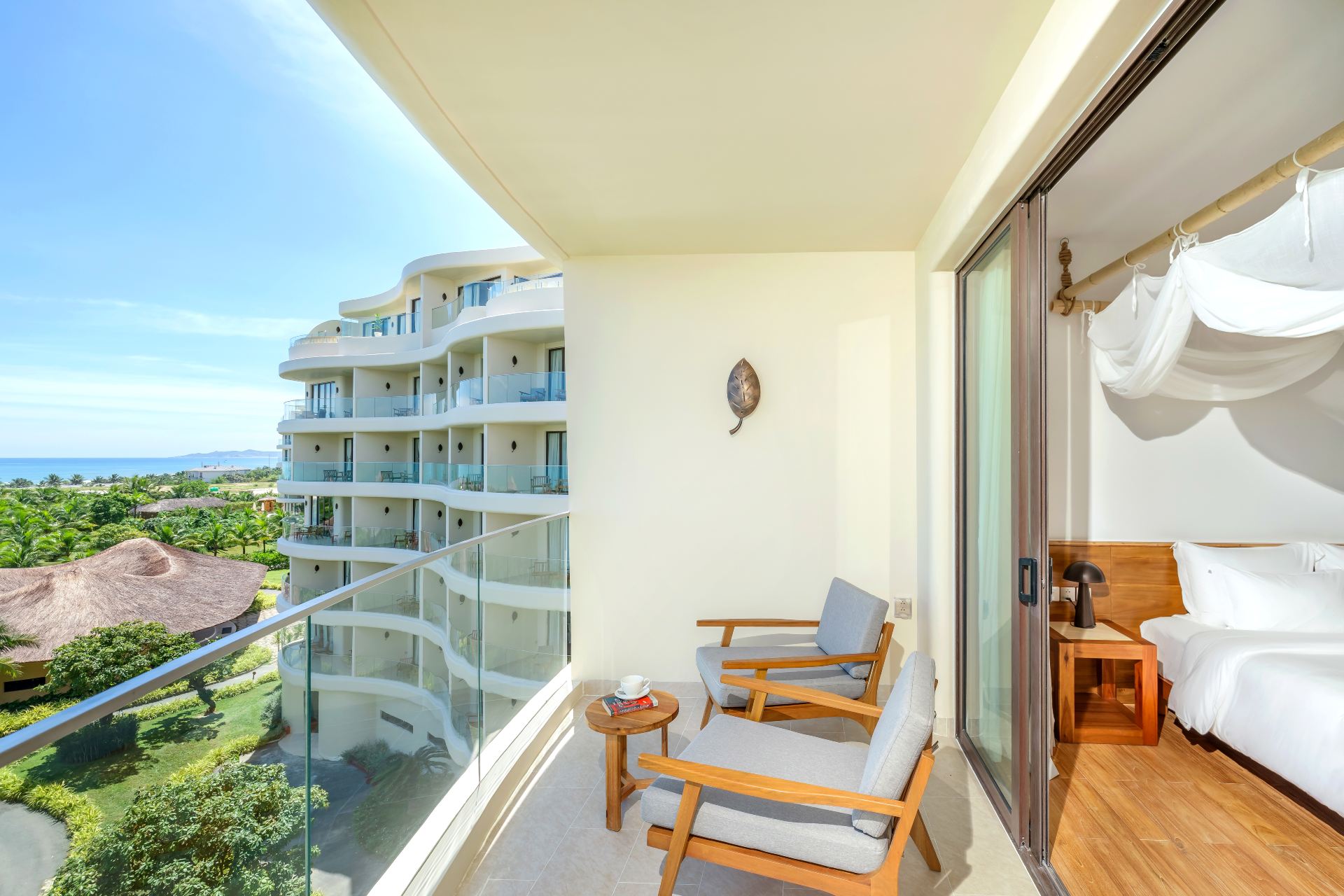 Sea View Deluxe with 2 Single Beds - 5