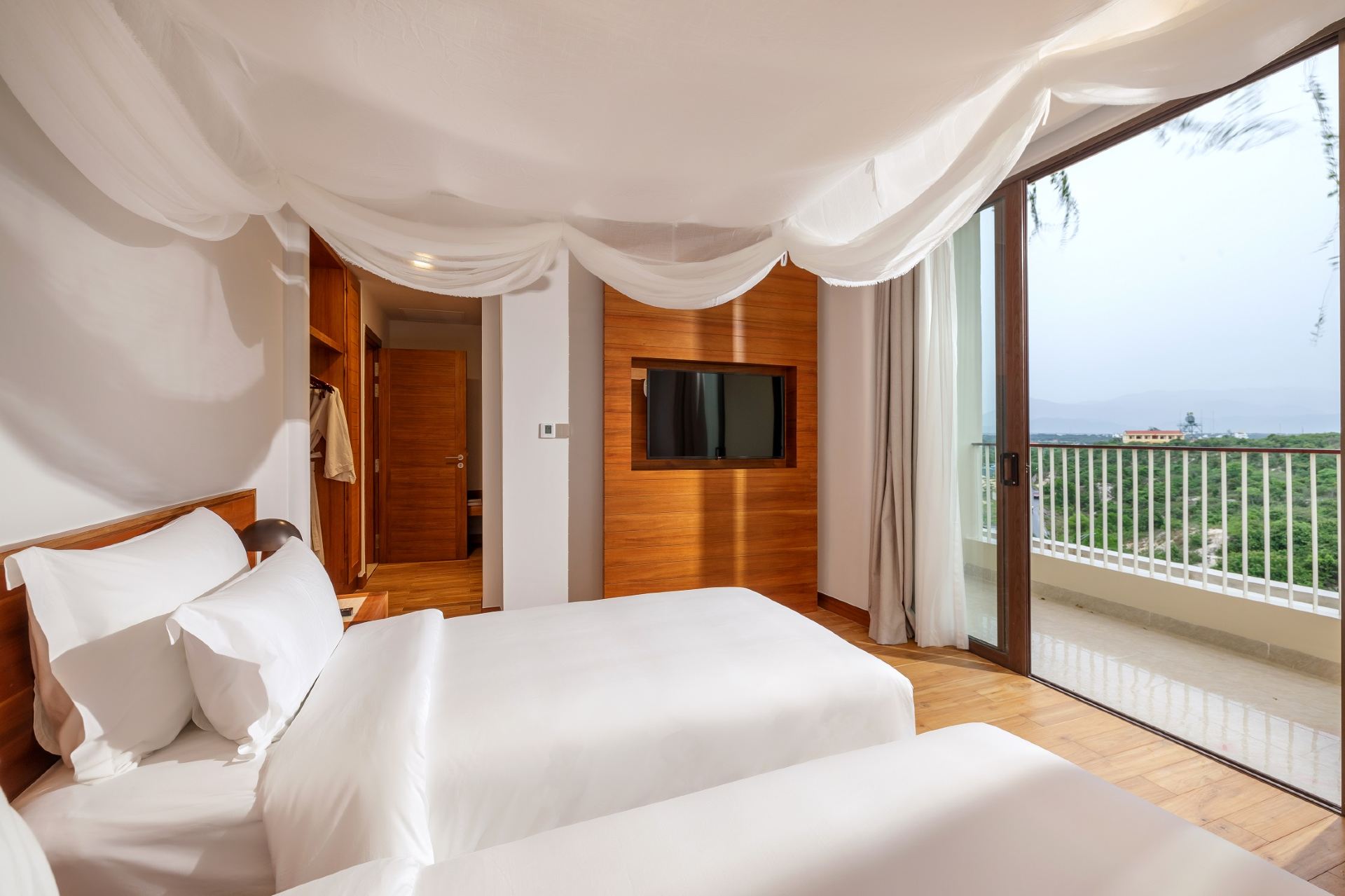 Sea View Two-Bedroom Suite - 4